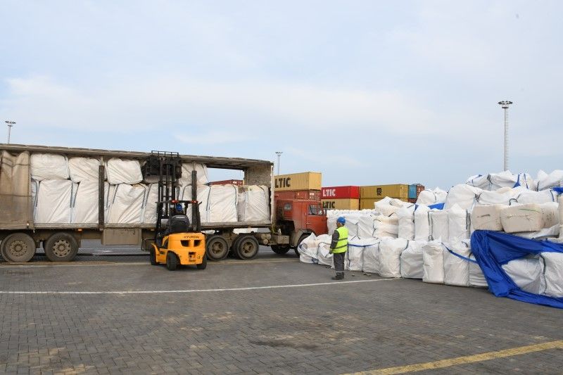 Azerbaijani companies start exporting cotton fiber to Turkmenistan