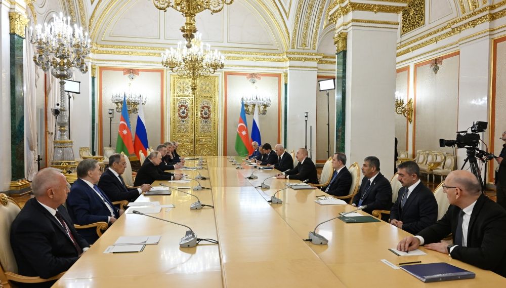 Azerbaijani President's meeting with Russian President kicks off in Moscow [PHOTOS/VIDEO]