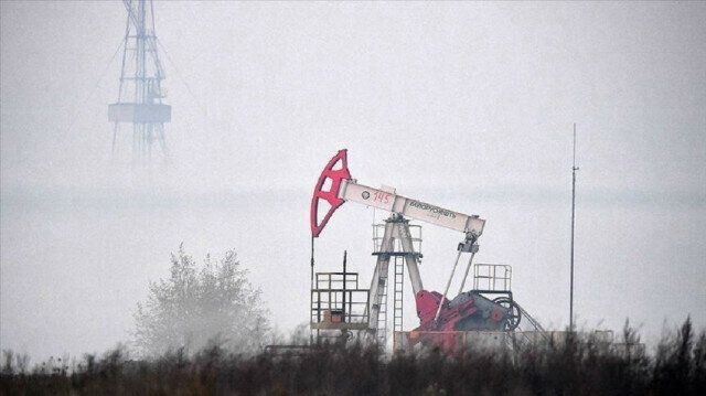 Oil down over massive build in US crude stocks, demand fears in China