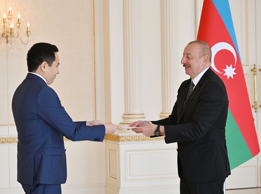 Azerbaijani President accepts credentials of incoming ambassador of Kazakhstan [PHOTOS/VIDEO]