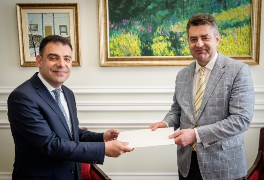 Azerbaijani ambassador presents copy of his credentials to Ukraine`s Foreign Affairs Ministry