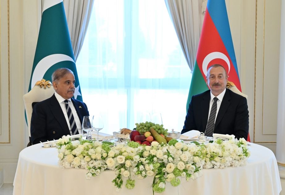 Official lunch was hosted on behalf of Azerbaijani President in honor of Pakistani Prime Minister