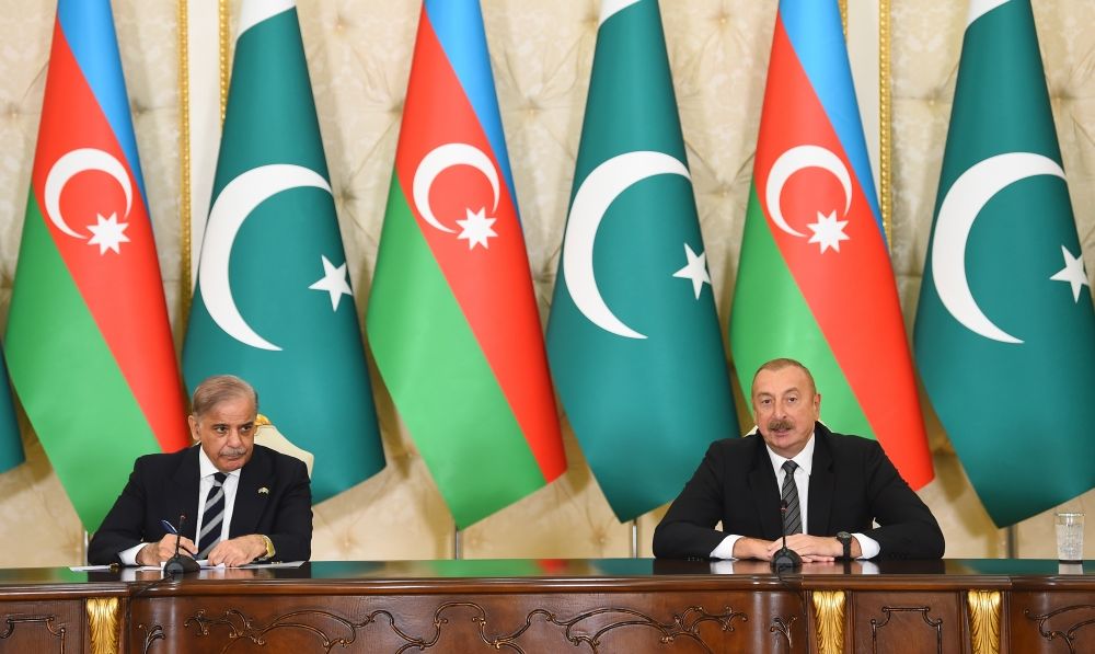 Azerbaijani President and Pakistani PM hold press statements [PHOTOS/VIDEO]