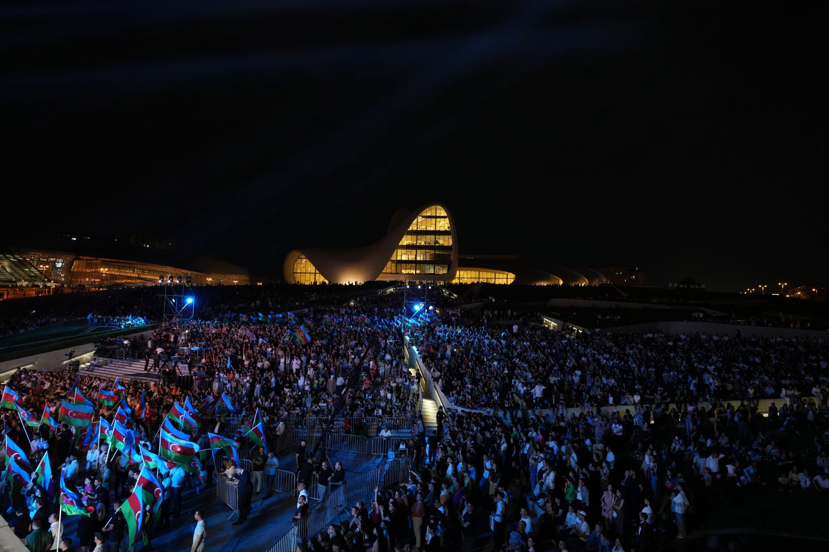 Grandiose concert was held in park of Heydar Aliyev Center