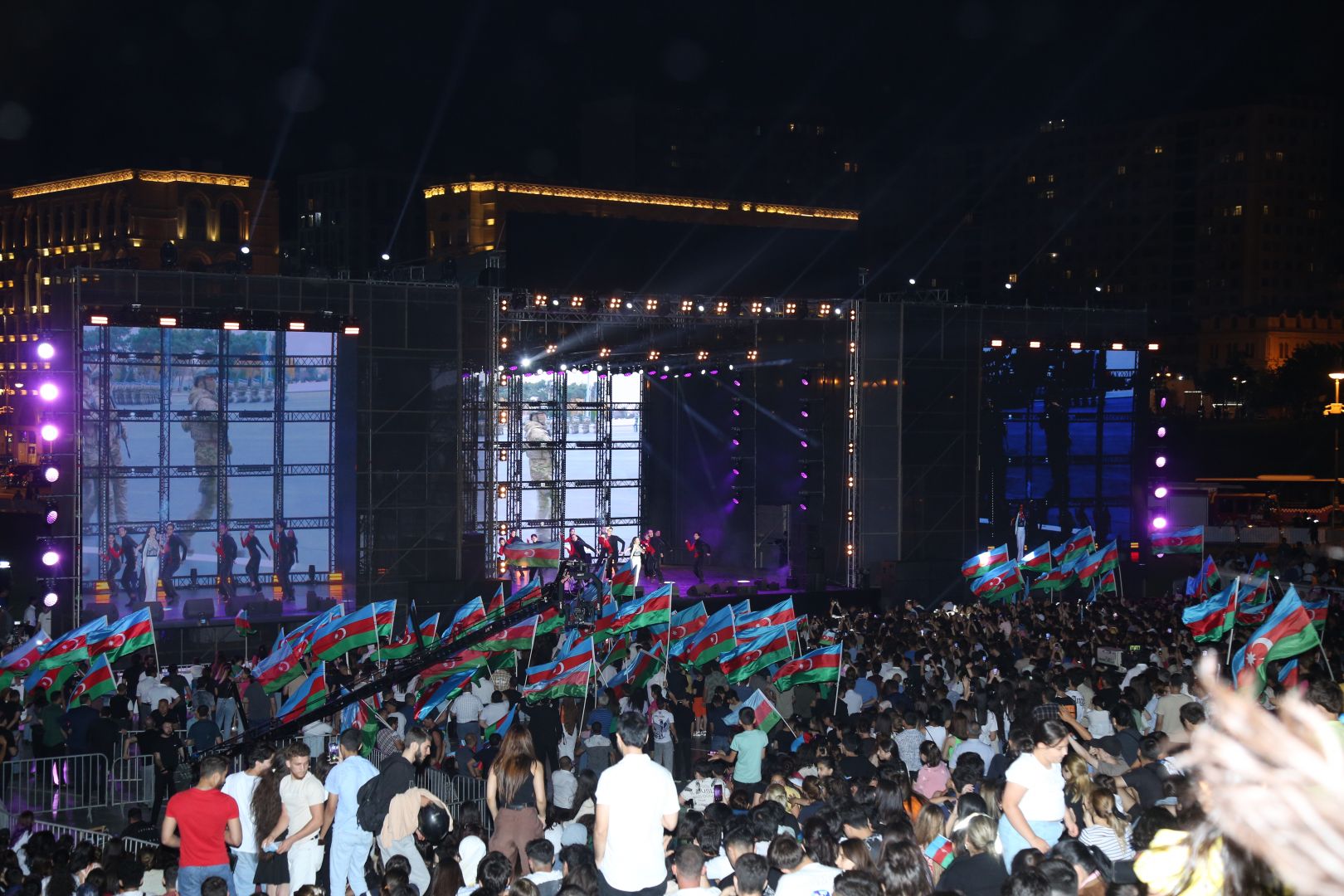 Grandiose concert was held in park of Heydar Aliyev Center