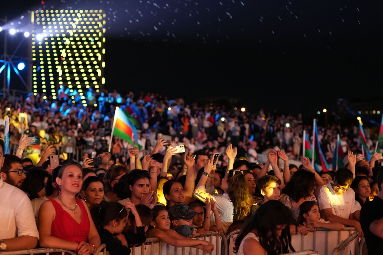 Grandiose concert was held in park of Heydar Aliyev Center