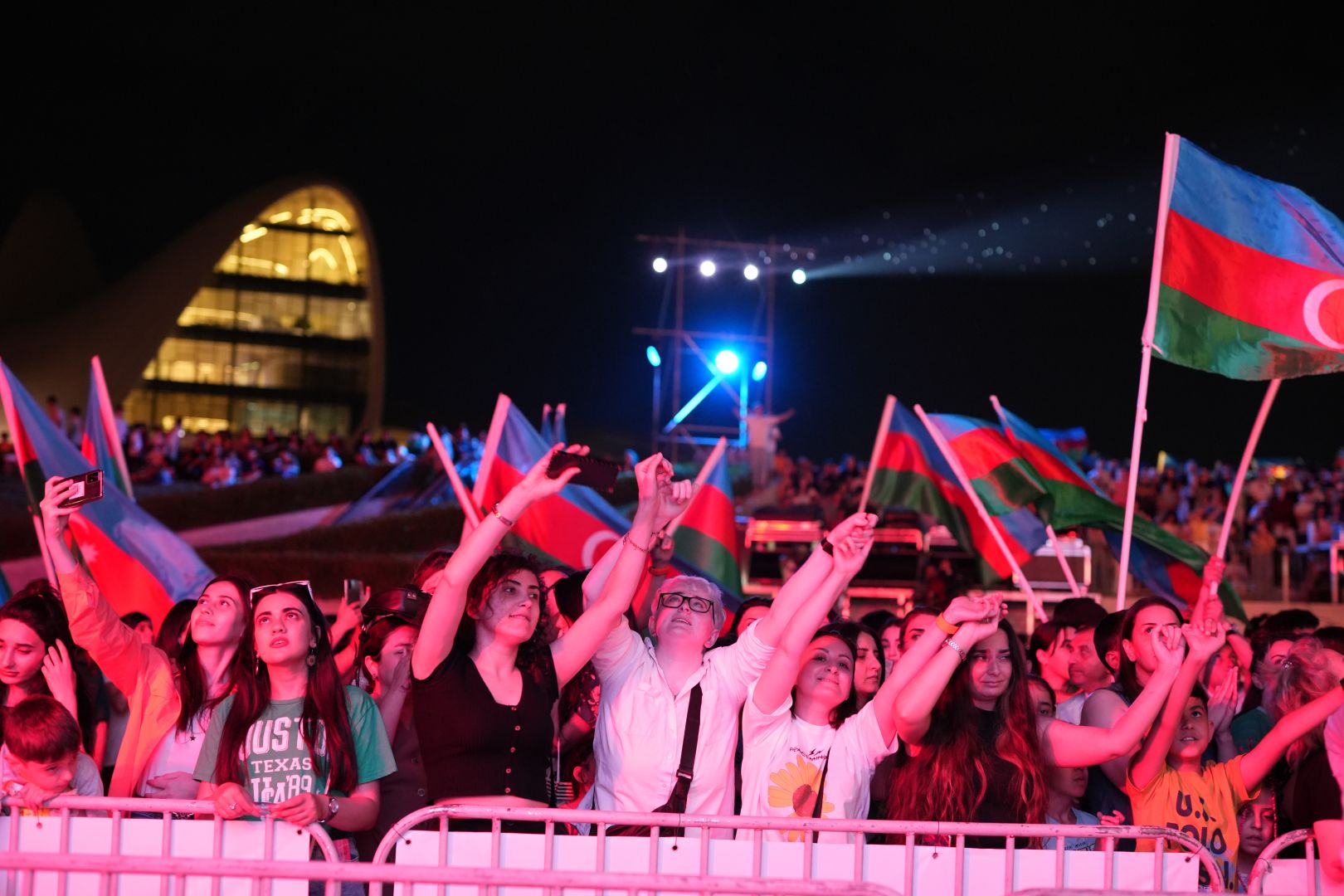 Grandiose concert was held in park of Heydar Aliyev Center