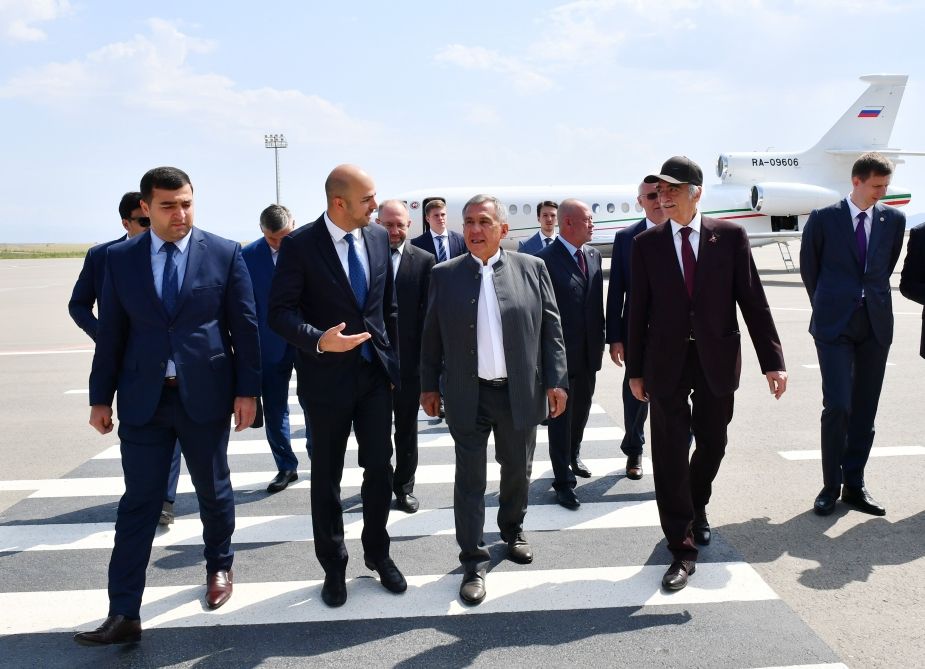 Head of Russia's Tatarstan arrives in Azerbaijan [PHOTOS]
