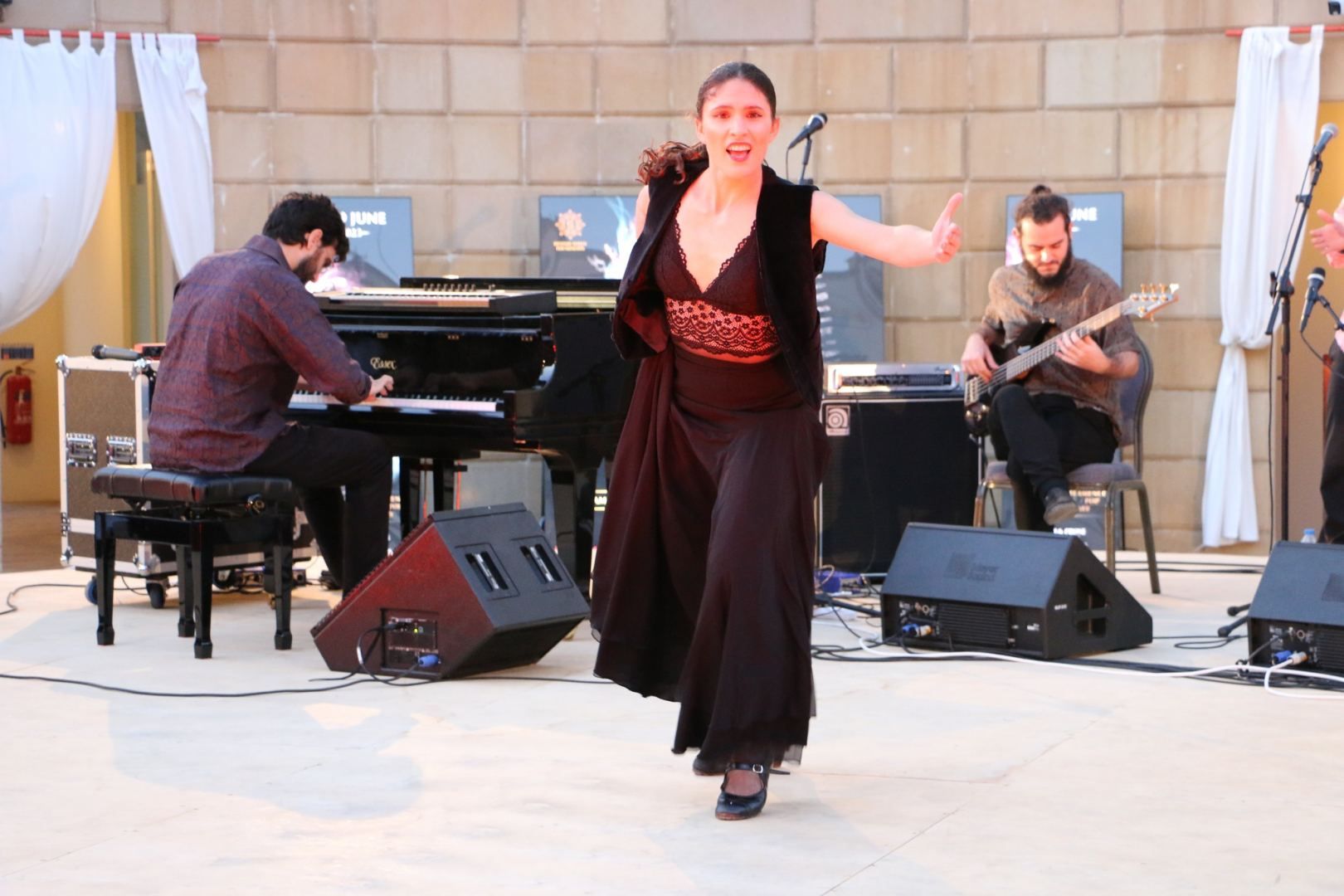 Flamenco show mesmerizes audience with sultry blend of singing and dancing [PHOTOS/VIDEOS]