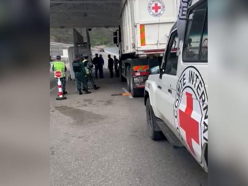 ICRC transports patients from Azerbaijan's Khankendi to Armenia via Lachin checkpoint [VIDEOS]