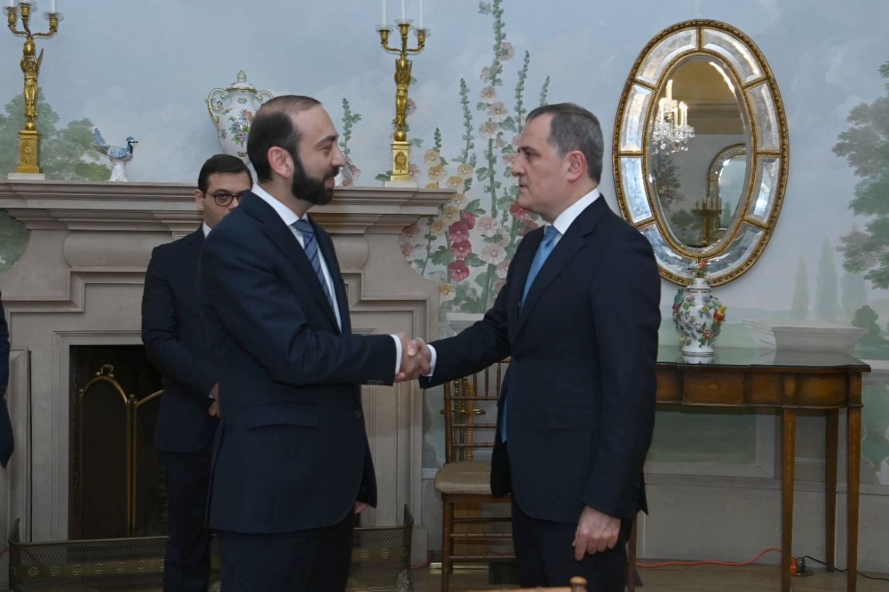 Talks between Azerbaijani, Armenian FMs to continue in bilateral format