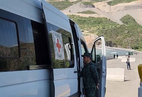 Azerbaijan provides unhindered passage for Armenian minorities living in Karabakh through Lachin checkpoint [VIDEO]