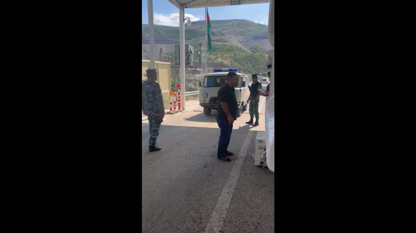 Armenian minorities living in Karabakh freely cross Lachin border checkpoint [VIDEO]
