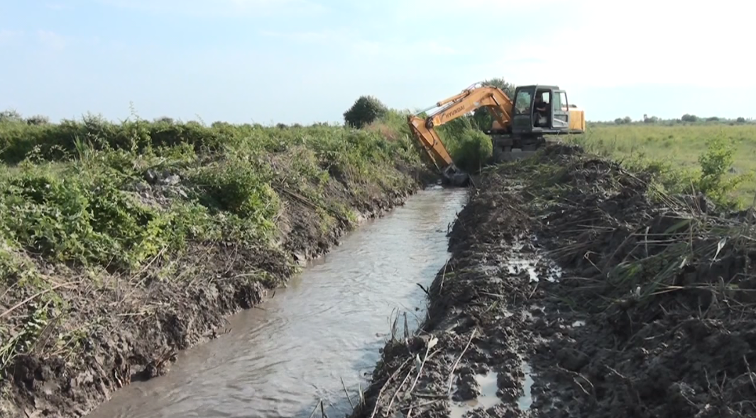 Azerbaijan carries out improvements on irrigation canals