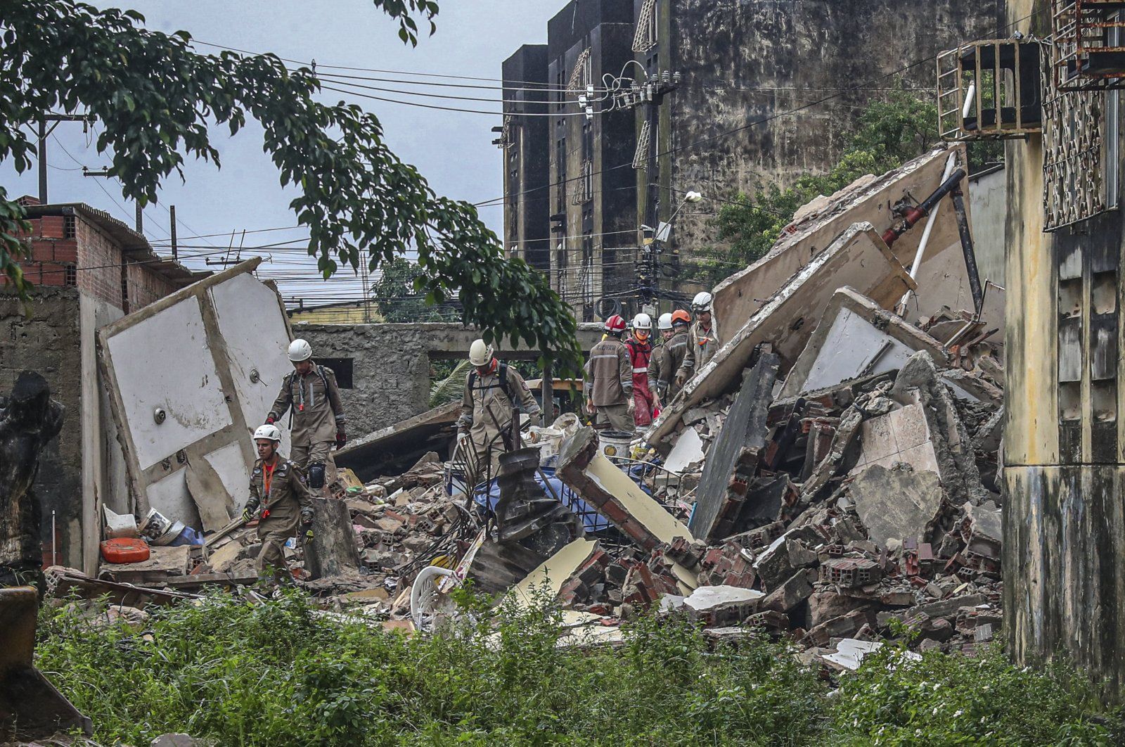 14 dead after illegally occupied building collapses in Brazil