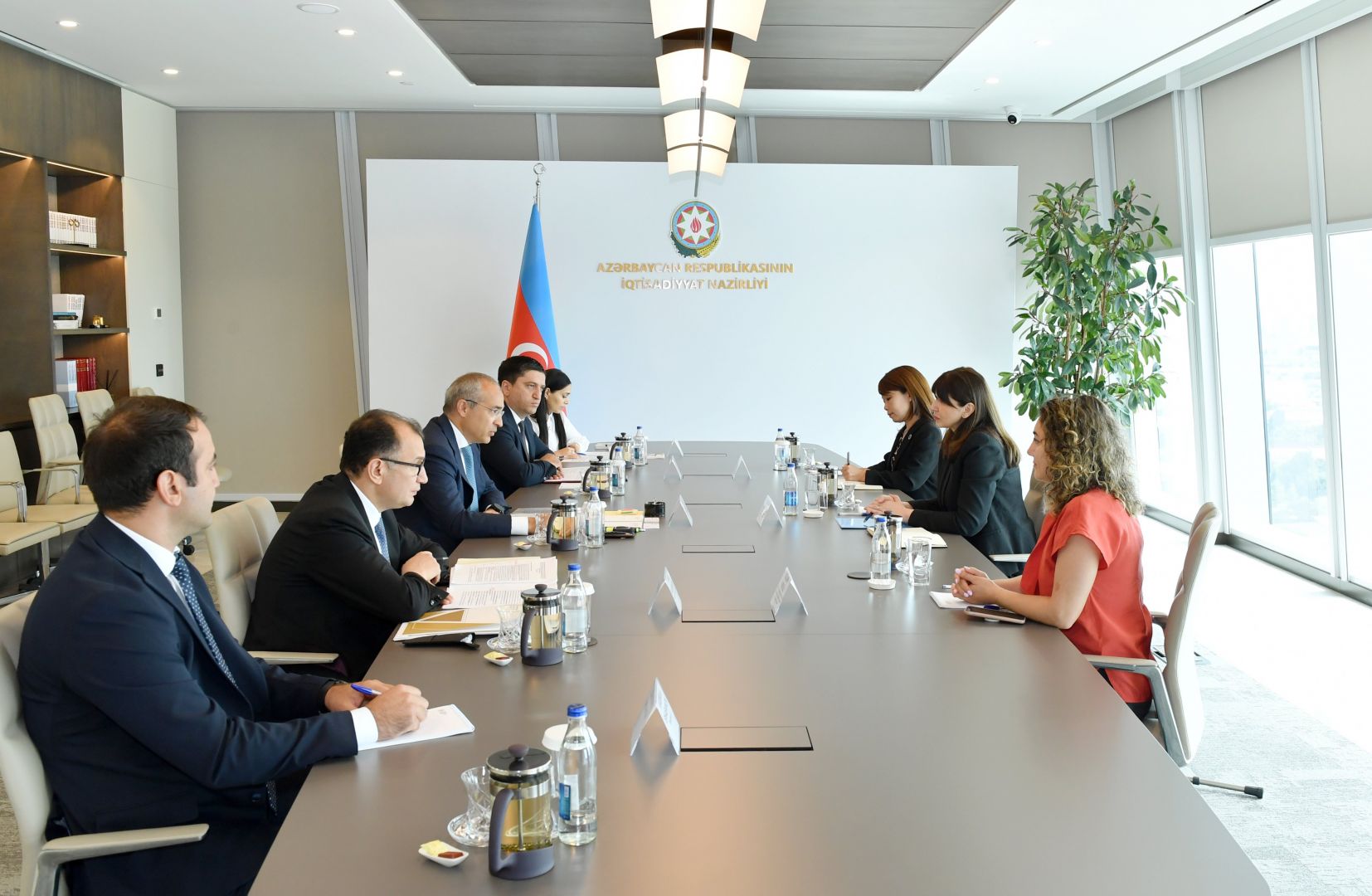 Azerbaijan's economy minister receives UN Resident Coordinator in Azerbaijan [PHOTOS]