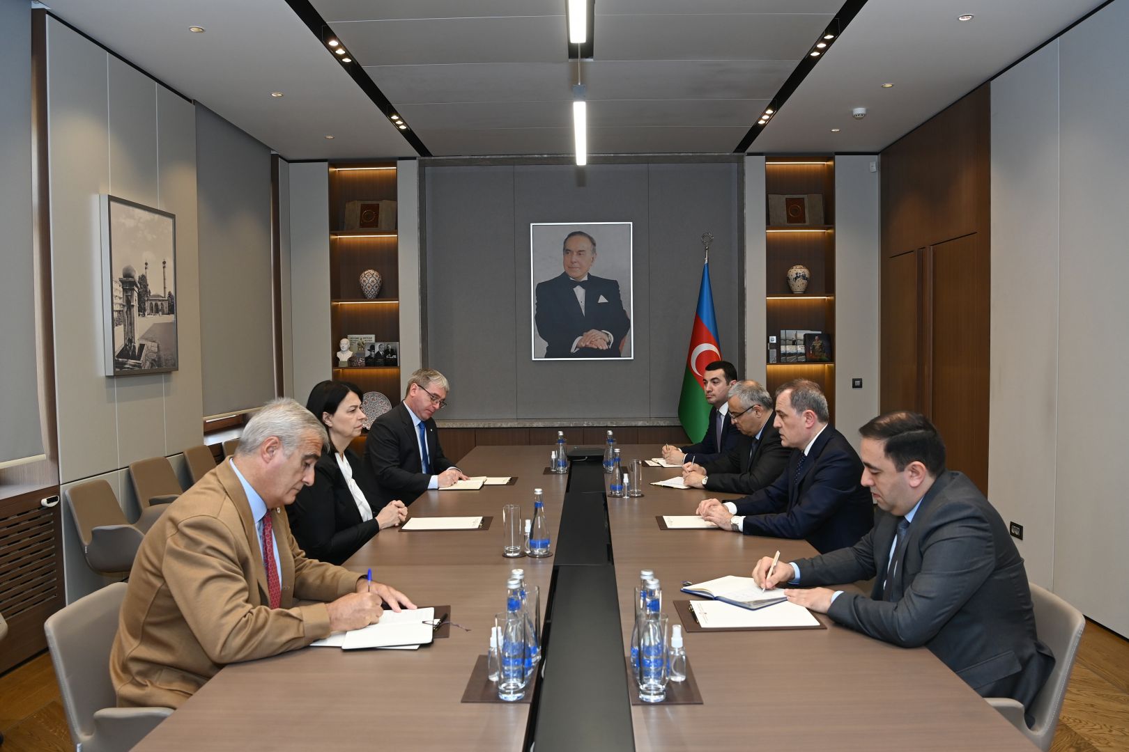 Minister of Foreign Affairs meets with Head of  ICRC [PHOTOS]