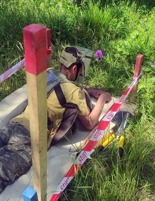 Azerbaijan Army’s Engineering Troops continue de-mining activities [PHOTOS]