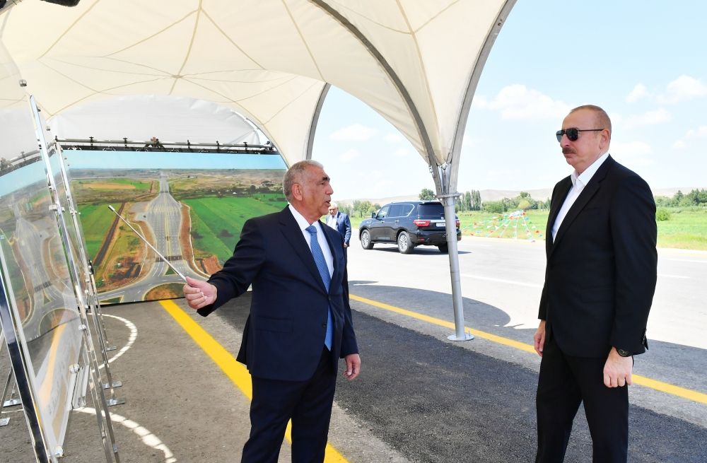 Azerbaijani President examines construction progress of 27km-long section of Ahmadbeyli-Fuzuli-Shusha highway [PHOTOS]