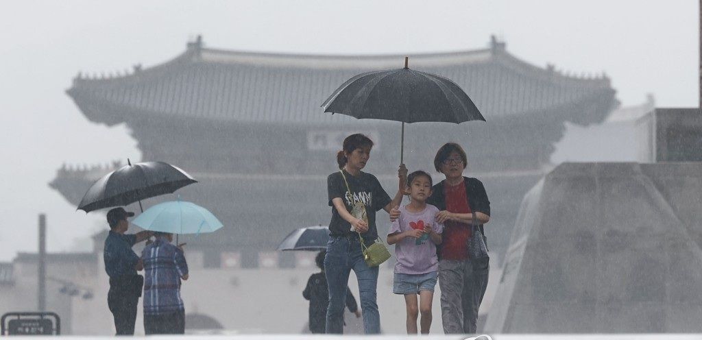 Monsoon rain to resume over weekend; up to 100 mm of downpours forecast nationwide
