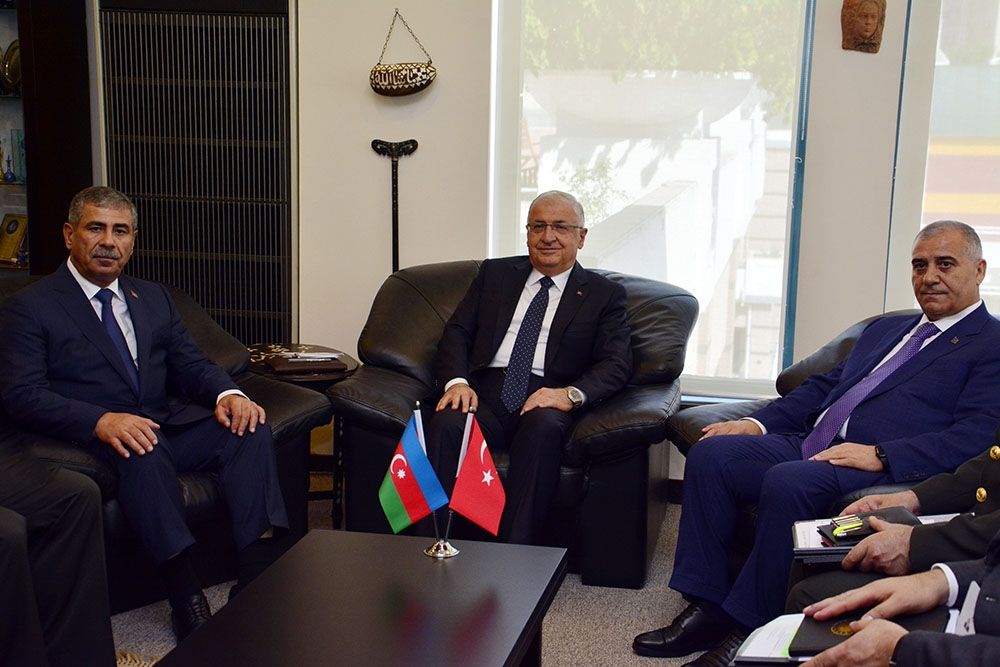 Azerbaijan’s defense minister meets with his Turkish counterpart [PHOTOS]