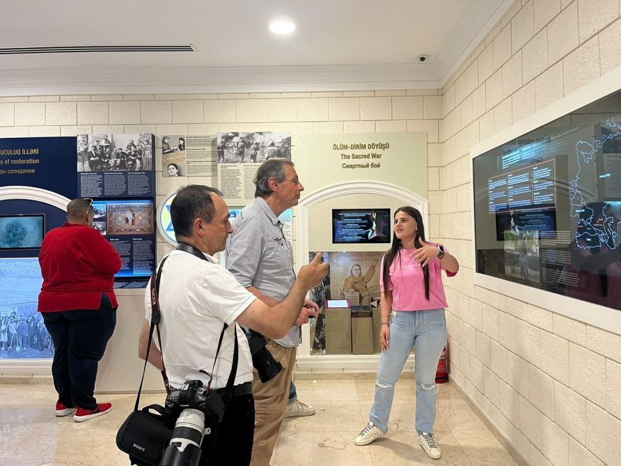 American journalists make trip to Guba [PHOTOS] - Gallery Image