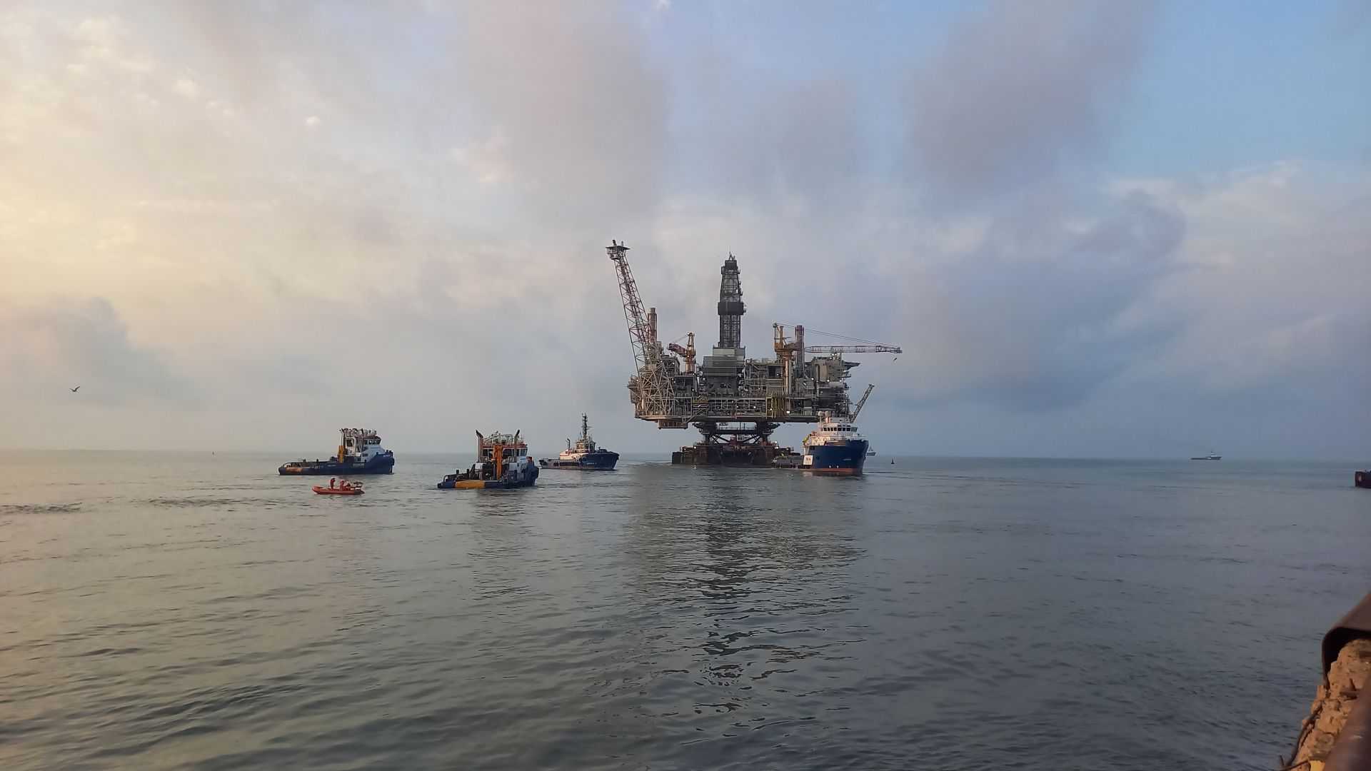 ACE platform topsides unit sails away for offshore installation [PHOTOS]