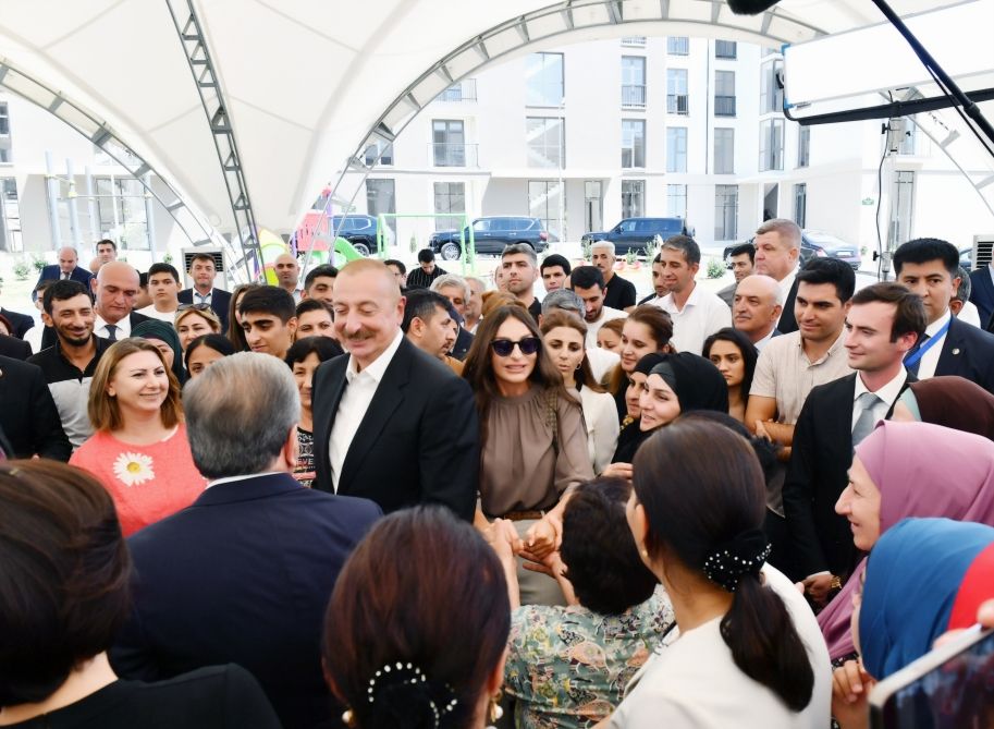 Azerbaijani and Uzbek presidents and their spouses meet with newly resettled residents in Fuzuli [PHOTOS/VIDEO]