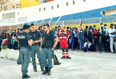 L’UE resta “vigile e preoccupata” sugli arrivi di migranti in Italia