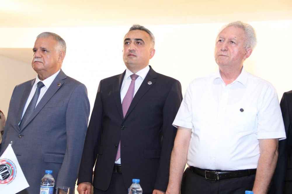 какие предметы нужны для адвоката в азербайджане