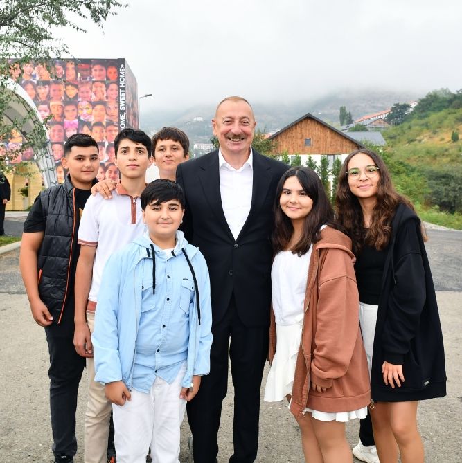 President Ilham Aliyev and First Lady Mehriban Aliyeva participated in Lachin City Day festivities at Manzarali terrace and in front of Flag Square in city of Lachin [PHOTOS] - Gallery Image