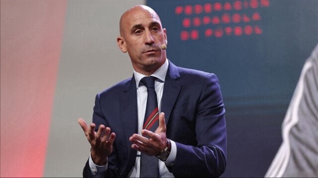Amid row over leadership, Spain's football federation threatens legal action against female players