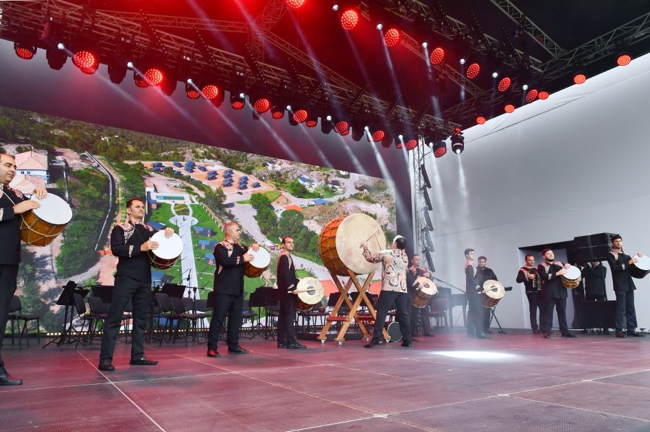 Azerbaijani President and First Lady attend festive event Lachin City Day held on bank of Hakari River - President addresses event [PHOTOS/VIDEO] - Gallery Image