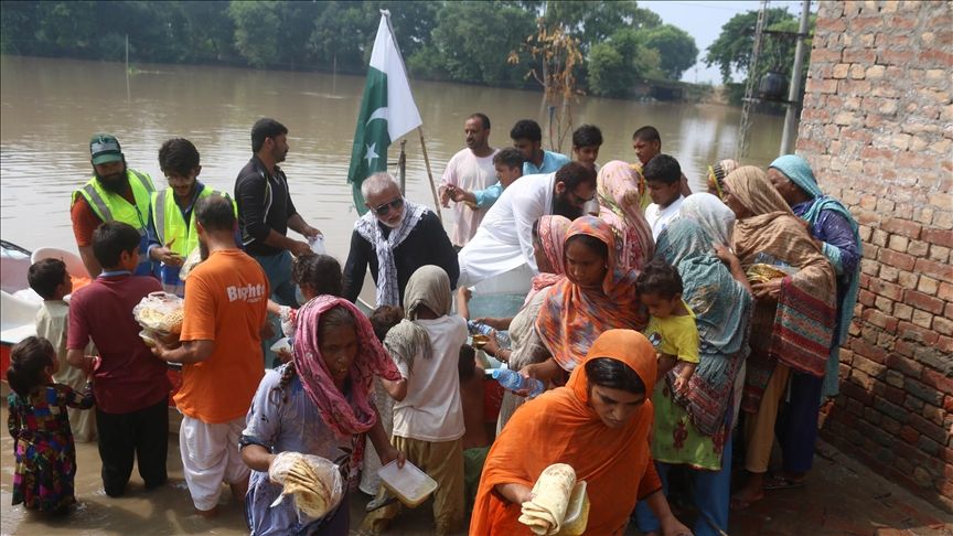 Over 100,000 in northeast Pakistan evacuated amid raging floods