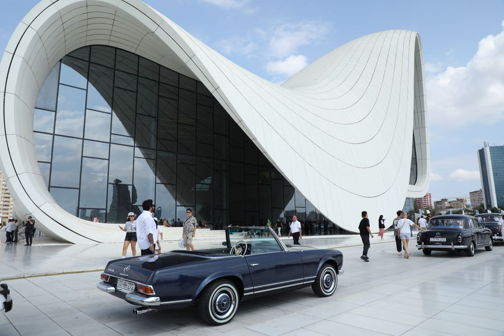 Baku hosts motor rally and exhibition of classic cars [PHOTOS/VIDEO]