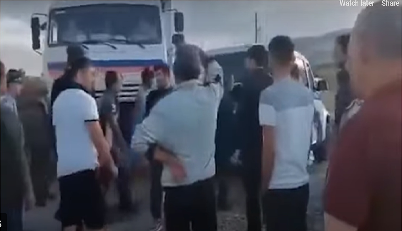 Armenians in Garabagh not allow Russian peacekeepers to move on Aghdam-Khankendi road [VIDEO]