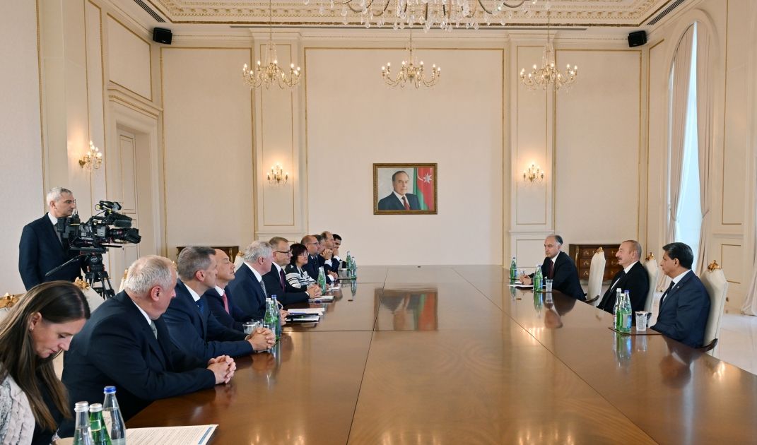 Prezident Azerbajdžanu prijíma delegáciu na čele s predsedom Národnej rady SR [PHOTOS]