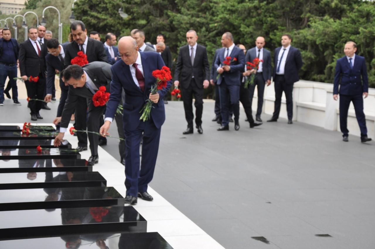Emergency ministers of OTS visit Alley of Honors to pay tribute to National Leader [PHOTOS]