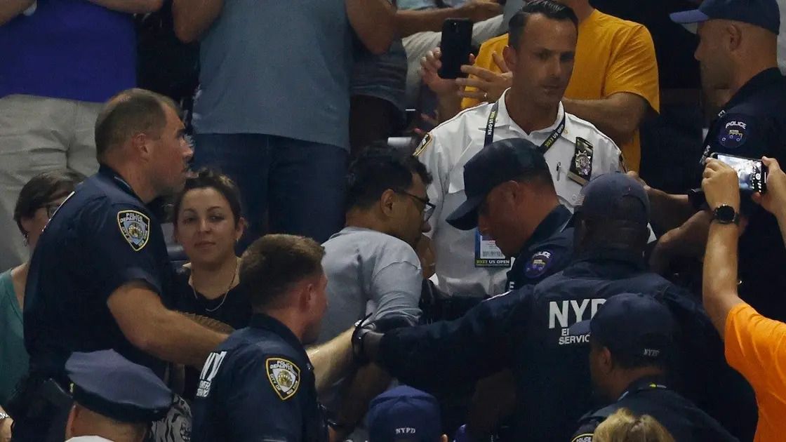 Climate protesters halt US Open women’s semifinals