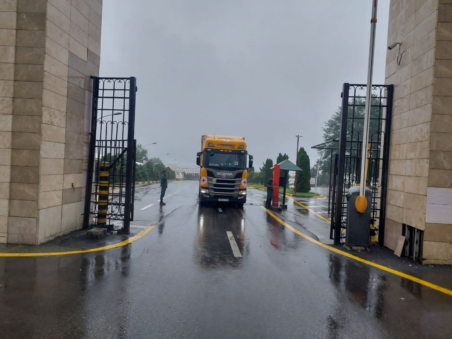 Russia sends food supplies to Armenians in Azerbaijan’s Karabakh along Aghdam-Khankendi road [PHOTOS/VIDEOS]