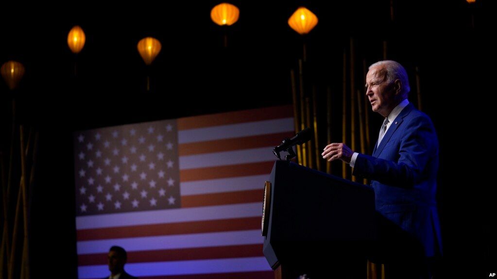 Biden Meets Chinese Premier on G20 Sidelines