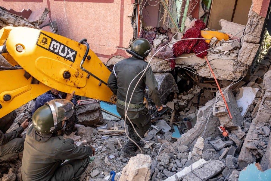 Morocco quake toll tops 1000 as rescuers pick through rubble with bare hands