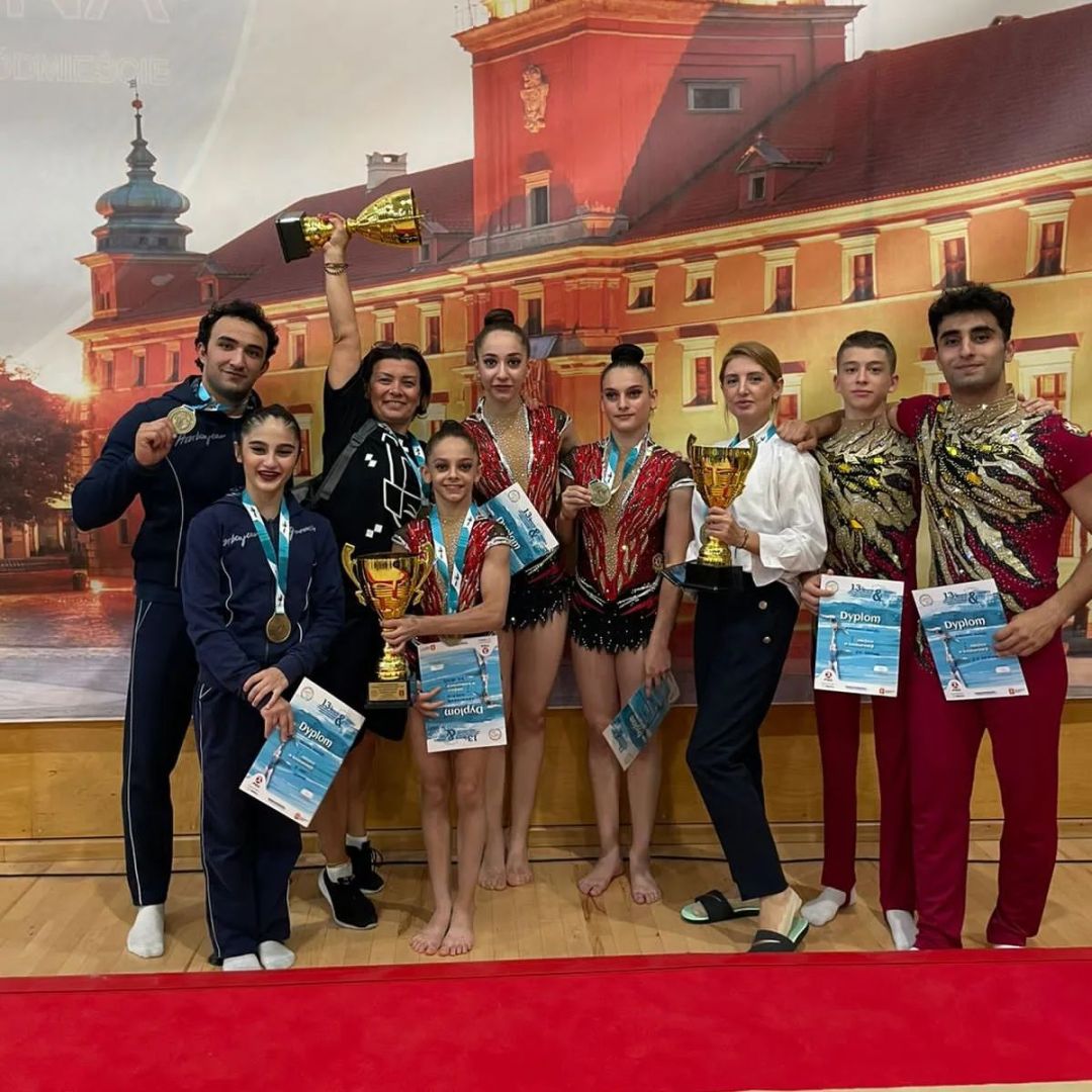 National acrobatic team rises highest podium step at int'l competition