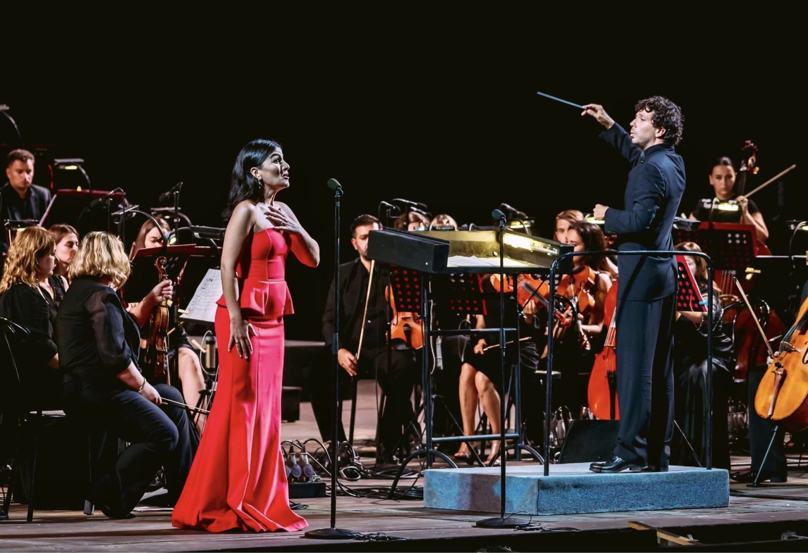 Renowned opera singer thrills Italian audience [PHOTOS]