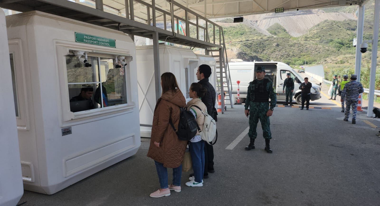 Some 79 people pass via Lachin border checkpoint in direction of Armenia [PHOTOS] - Gallery Image