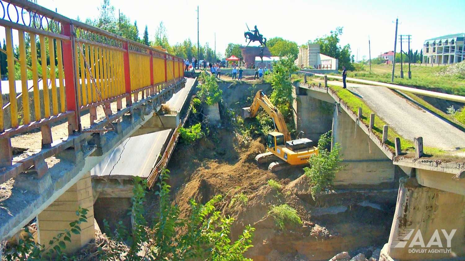Demolition of collapsed bridge in Khachmaz and clean-up of area continues [PHOTOS/VIDEO] - Gallery Image
