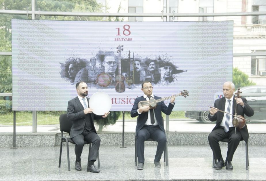 Baku Metro delighted its passengers with Uzeyir Hajibayli's music [PHOTOS]