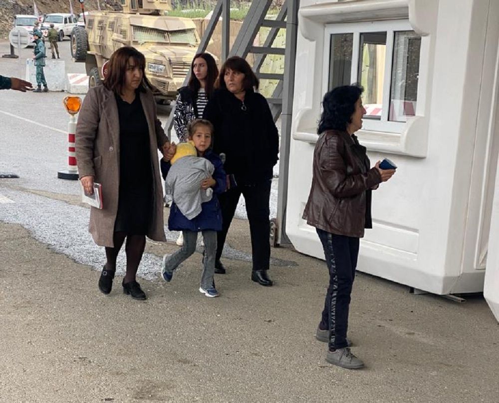 Armenian residents freely cross Lachin border checkpoint [PHOTOS/VIDEO]