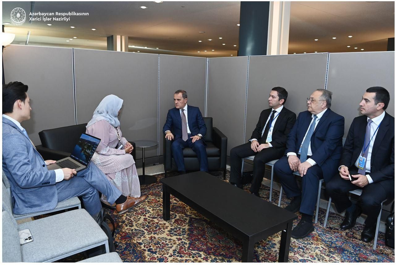 FM discusses with Executive Director celebration of World Habitat Day in Azerbaijan [PHOTOS] - Gallery Image