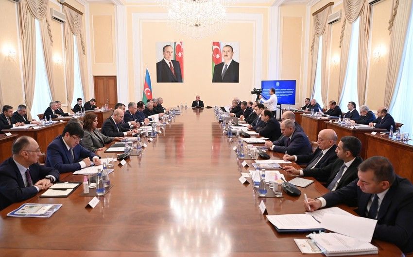 Government discusses draft state budget for next year